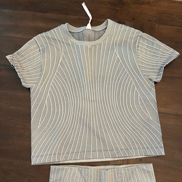 Fabletics workout set - Picture 3 of 3